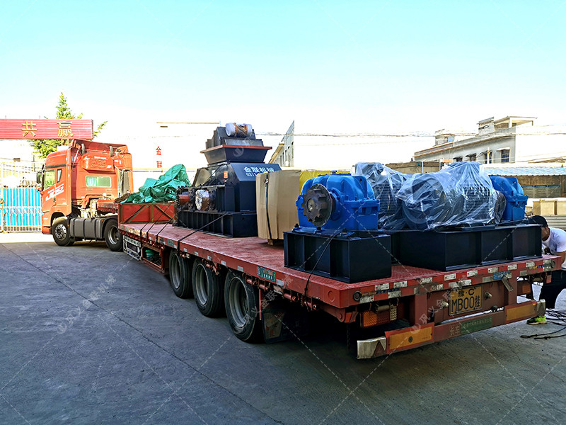 大型1200x800液壓對輥破碎機設備發(fā)貨圖片