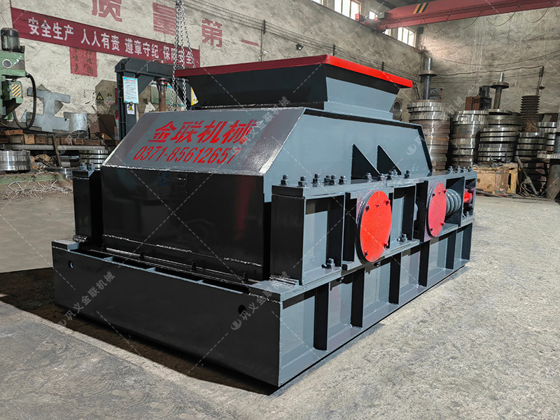 2PGC800X900大型雙齒輥破碎機發往山東濟寧破碎石頭